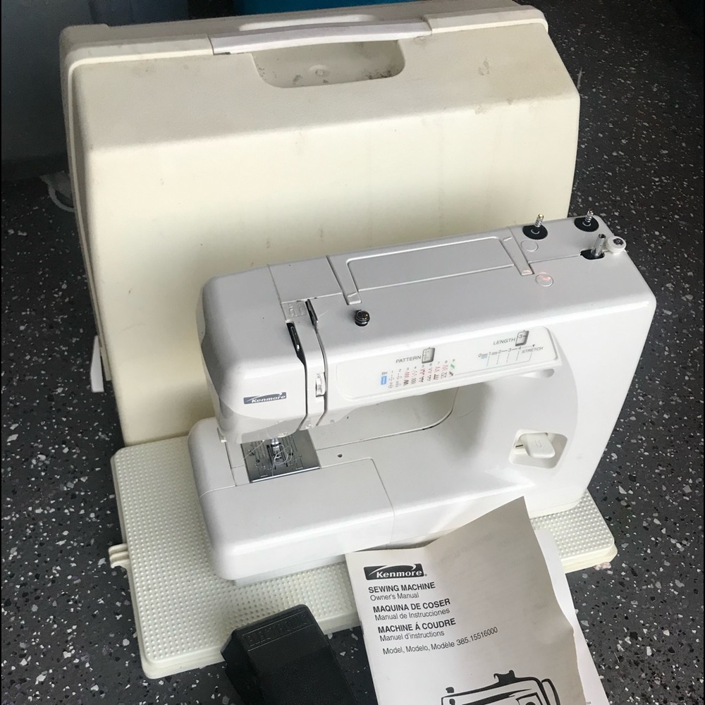 Sewing machine - Picture 2 of 4